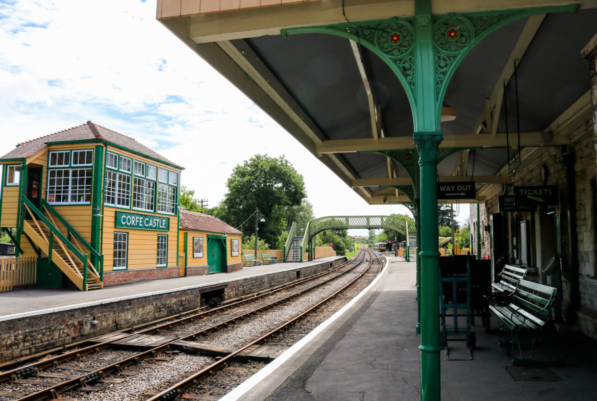 The tracks and waiting area at Corfe Castle railway station