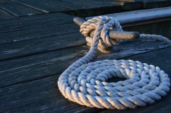 White rope tied to a wooden jetty