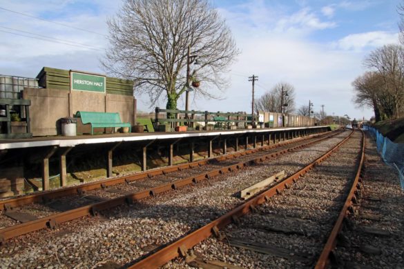 Tracks and platform at Herston Halt station