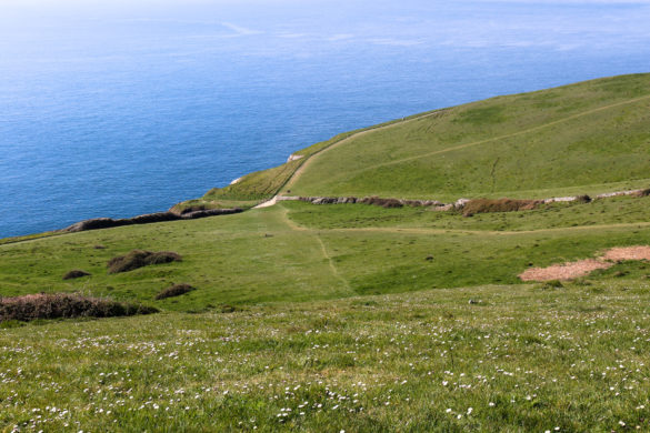 Hill down to Dancing Ledge