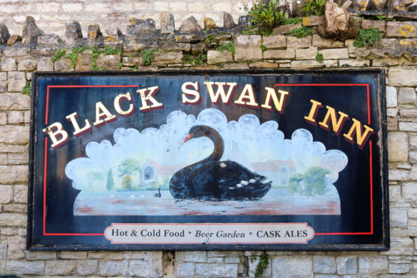 Hot & cold food and cask ales at the Black Swan in Swanage