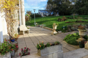 Outdoor patio, Purbeck House Hotel